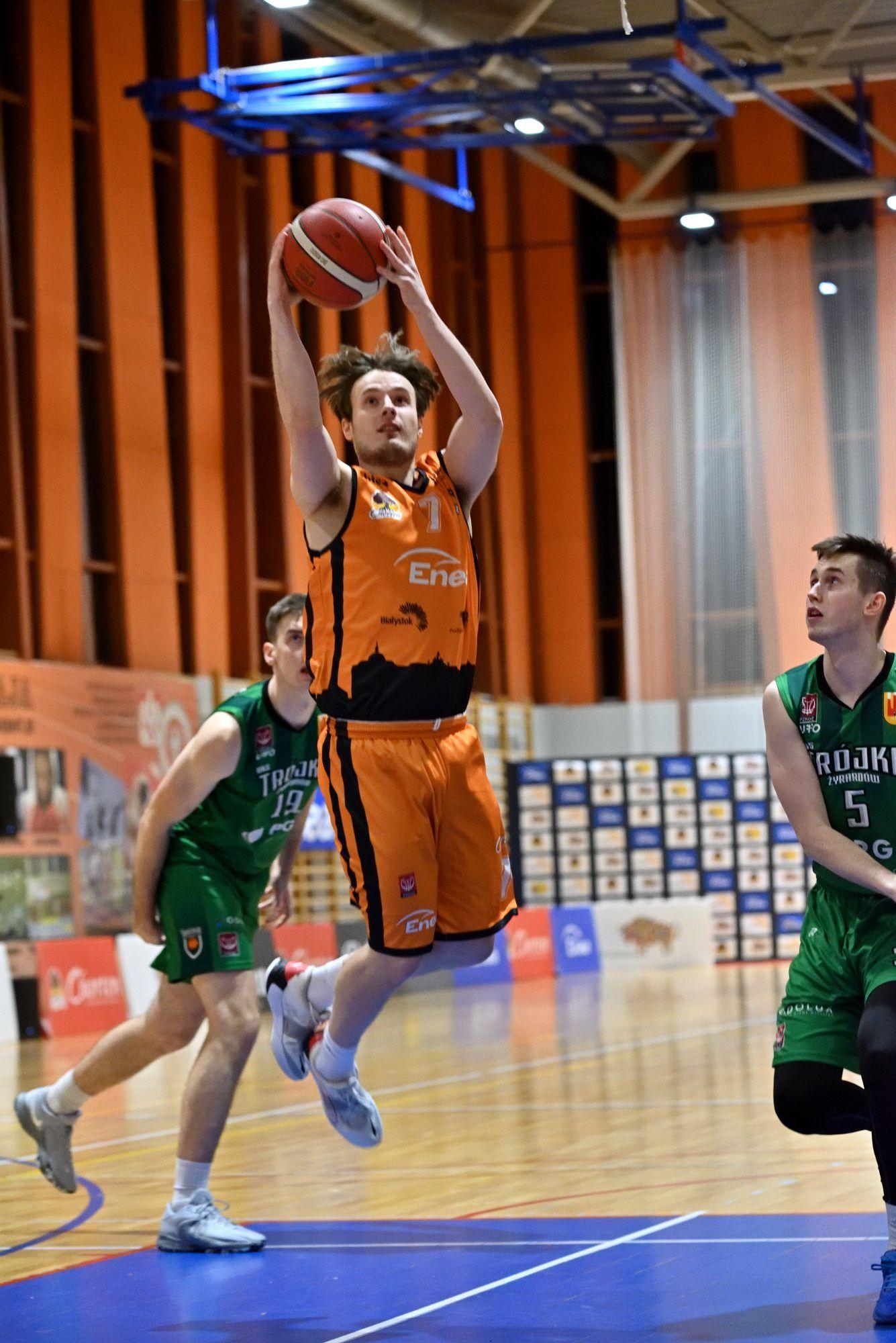 Artykuł na temat: 20 kolejka | II runda | 04.02.2023 Żubry Chorten Białystok vs UKS Trójka Żyrardów  65:72
